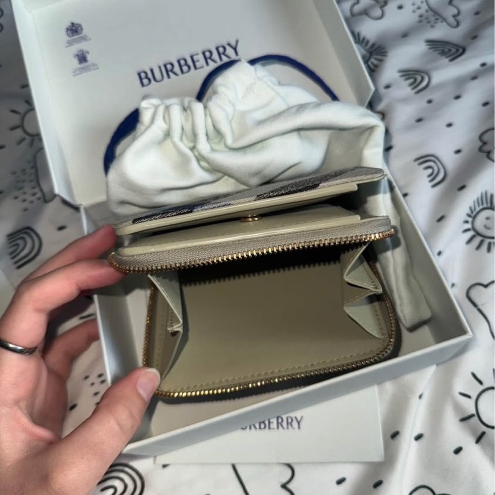 Original Burberry Beige/baby green and Black Checkered Wallet - Picture 3 of 6